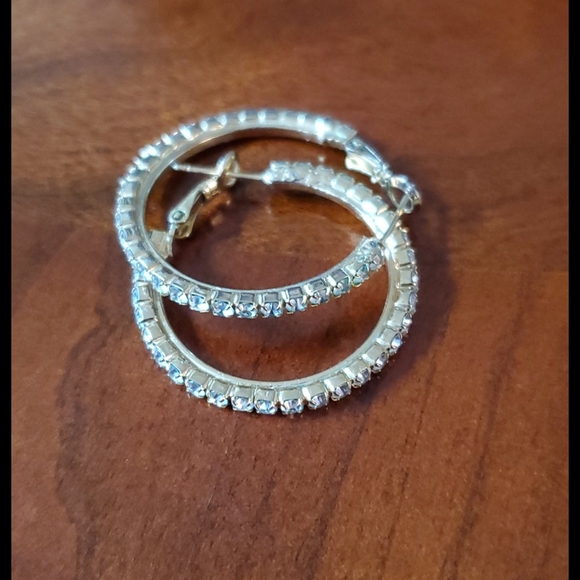 Costume stone encrusted earrings - Picture 3 of 7